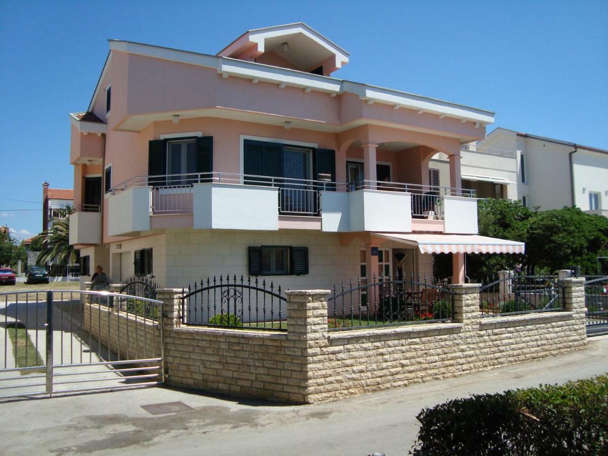 Apartman Strk Sukosan Luaran gambar